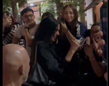 Dua Lipa se reunió con sus fans y volvió a cantar De música ligera