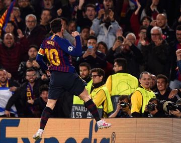 Messi rompió el maleficio de cuartos y Barcelona goleó a Manchester United