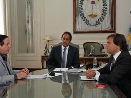 alivio para scioli: un sector de los estatales acepto la suba alivio para scioli: un sector de los estatales acepto la suba