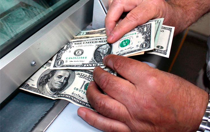 El dólar negro, sin cambios y el oficial avanzó a $5,32