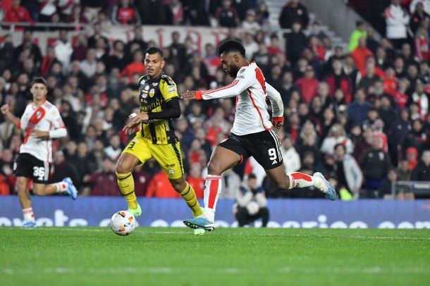 River vs Deportivo Táchira. River vs Deportivo Táchira.