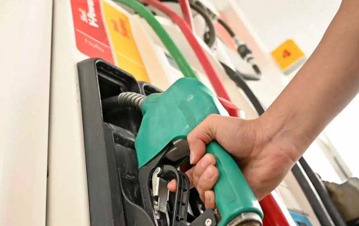 Aumenta la nafta: actualizó los impuestos a los combustibles