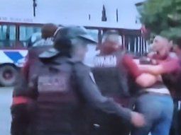 video: sergio berni tuvo que ser retirado por la policia de la ciudad video: sergio berni tuvo que ser retirado por la policia de la ciudad