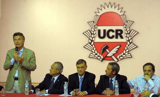 Encuentro entre dirigentes de la oposición en el Comité nacional de la UCR