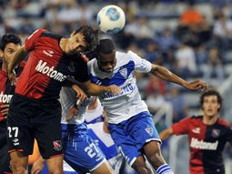 newells vencio a velez y mira a todos desde arriba newells vencio a velez y mira a todos desde arriba