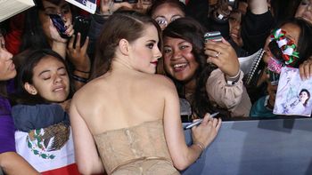 una actriz que queria hacer resaltar su cola y lo logro una actriz que queria hacer resaltar su cola y lo logro