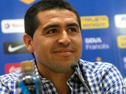 riquelme: estoy contento de ver a tevez con la camiseta de boca riquelme: estoy contento de ver a tevez con la camiseta de boca