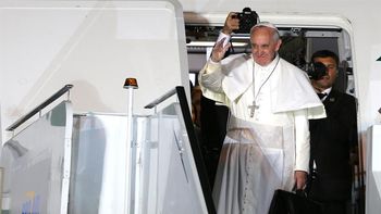 el papa antes de subir al avion: parto lleno de recuerdos el papa antes de subir al avion: parto lleno de recuerdos