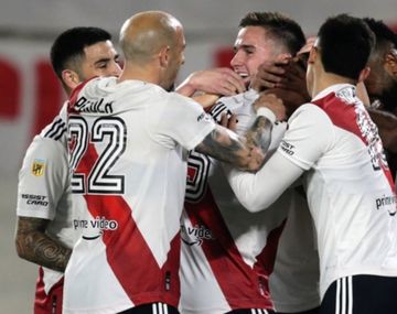 River y un triangular con Betis y Colo Colo en noviembre