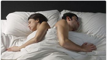 la posicion que importa en la cama: ¿como duermen las parejas que son felices?