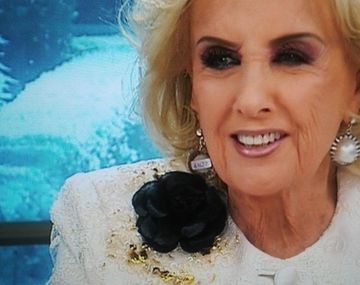 Se olvidaron de sacarle el precio a los aros de Mirtha