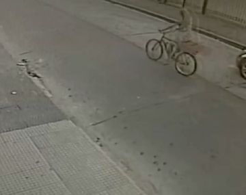 La joven paseaba en bicicleta