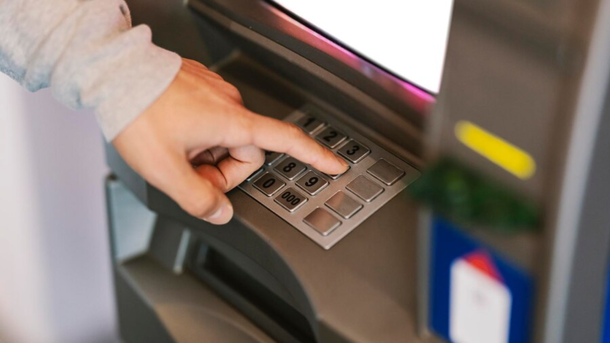 Quiénes pueden cobrar la Pensión del Bienestar y el IMSS al mismo tiempo y cómo hacerlo.