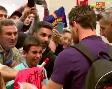 VIDEO: El llanto de un nene fanático de Newells al recibir un autógrafo de Messi