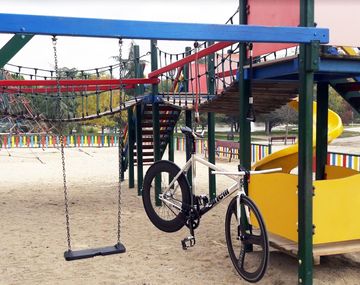 Trío sexual en un parque infantil de Madrid