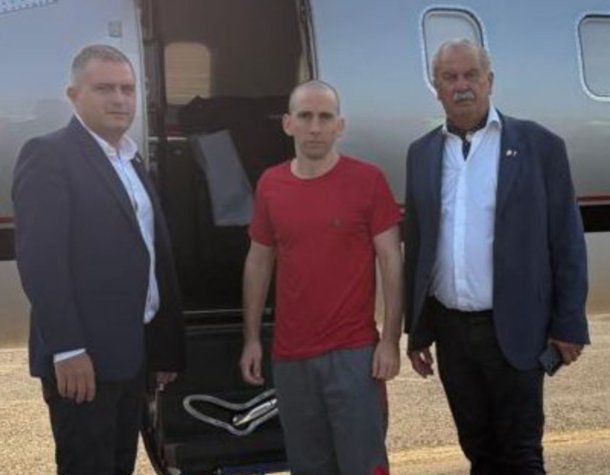 Quiénes son los dirigentes de la AFA que acompañan a Nahuel Gallo en su regreso a la Argentina