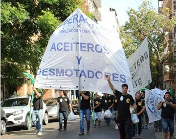 Aceiteros cerró la primera paritaria en cuarentena: aumento del 25% y una suma retroactiva