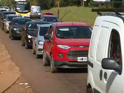 Boom de compras en la triple frontera: largas filas de autos para conseguir precios