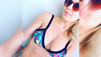La selfie en bikini de Cora Debarbieri. La selfie en bikini de Cora Debarbieri.