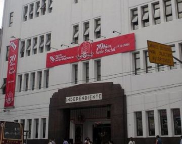 Allanaron la sede de Independiente por lavado de dinero y conexión con la barra