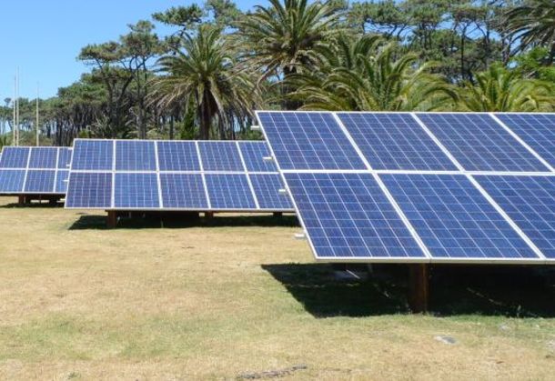 UTE busca avanzar en la construcción de dos parques solares fotovoltaicos en Cerro Largo y San José.