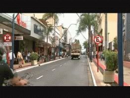 Policías usaban cámaras de seguridad para ver escotes