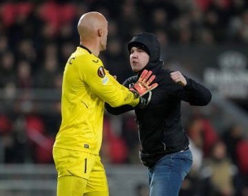 La durísima sanción del PSV al agresor del arquero de Sevilla en la Europa League