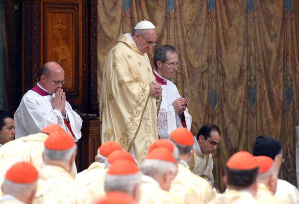 El papa Francisco pidió caminar, edificar y confesar