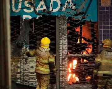 Impresionante incendio en Porto Alegre: hay 10 muertos y varios desaparecidos