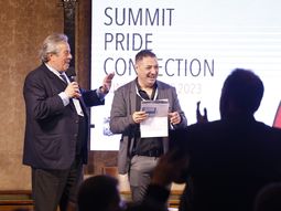 El intendente de Maldonado, Enrique Antía, junto al presidente Cámara de Comercio y Negocios LGBT de Uruguay, Adrián Russo. El intendente de Maldonado, Enrique Antía, junto al presidente Cámara de Comercio y Negocios LGBT de Uruguay, Adrián Russo.