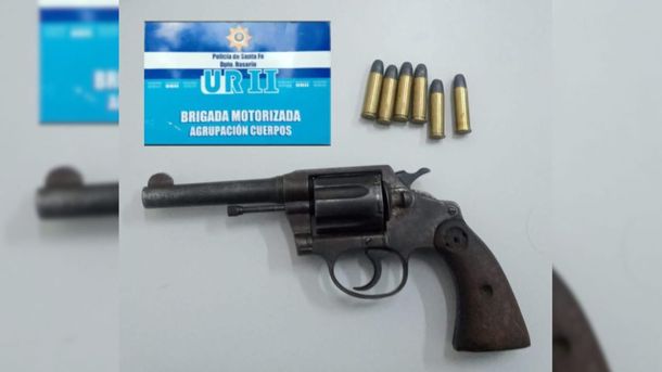 Rosario: un alumno de 17 años llevó un revólver cargado a la escuela