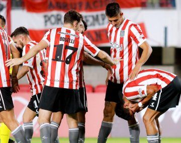 Estudiantes venció 5-2 a Barracas Central y se acerca a la punta