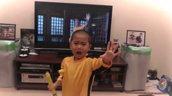 el nene de 5 anos que imita a bruce lee el nene de 5 anos que imita a bruce lee