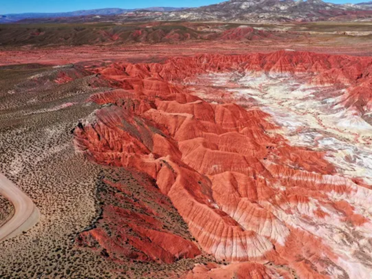El pueblo a más de 4000 metros de altura que tiene una cascada congelada.