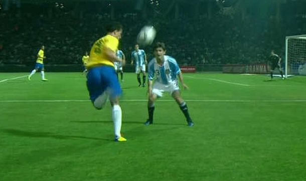 ¡Atento, Vangioni! El jugador estrella del Cruzeiro hace cosas como éstas