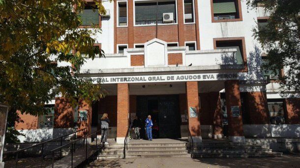 El oficial fue trasladado de urgencia al Hospital Eva Perón