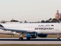 Así es el avión que secuestraron y desviaron a Malta Así es el avión que secuestraron y desviaron a Malta