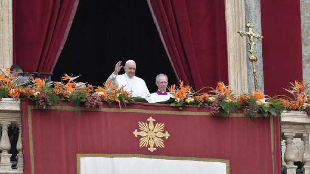 El papa Francisco quedó encerrado 25 minutos en un ascensor y lo rescataron los bomberos