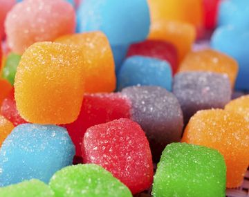 ANMAT prohíbe la venta de unas falsas gomitas Mogul