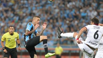 ¿juega escritorio? gremio reclamara ante conmebol por el arbitraje de la ida ante lanus ¿juega escritorio? gremio reclamara ante conmebol por el arbitraje de la ida ante lanus