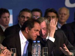 Kirchnerscioli_telam