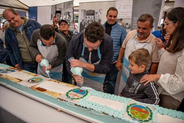 Fiestas gastronómicas este 25 de Mayo en Buenos Aires para chuparse los dedos con degustaciones gratis