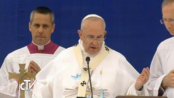 el papa pide combatir la fascinacion del materialismo el papa pide combatir la fascinacion del materialismo