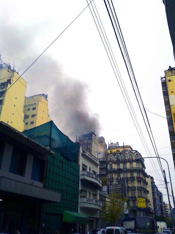 Se incendia un departamento en Corrientes y Junín