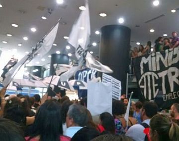 Empleados de Trabajo tomaron el edificio