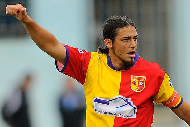 Futbolista renovó contrato con su club e incluyó una cláusula para ir a ver al Indio Solari