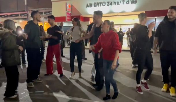 Apagón en la Ciudad de Buenos Aires: Noelia Marzol tuvo que suspender su función y bailó a oscuras en la calle