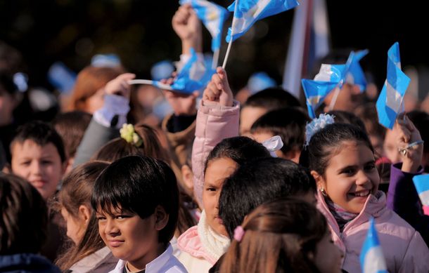 Piden que la Ciudad revierta el asueto escolar por la asunción del Papa