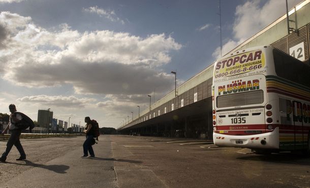 Falsos pasajeros asaltaron un micro en la Ruta 2