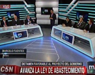 {altText(,Ley de Abastecimiento: fuerte cruce político en #MinutoUno)}